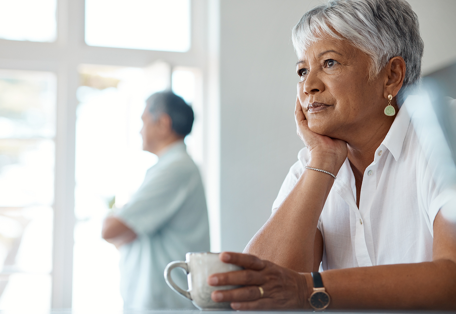 A financial advisor helping a client with divorce financial planning.